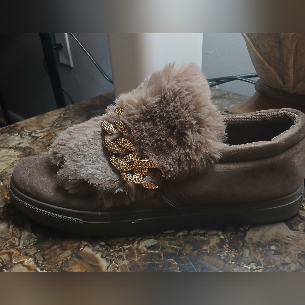 Women's Luxurious Brown Faux Fur Suede Feel Gold Chain Slip On Shoe 10M 41